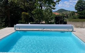 Gite authentique au coeur de Blavozy avec piscine privée, jacuzzi et terrain de pétanque